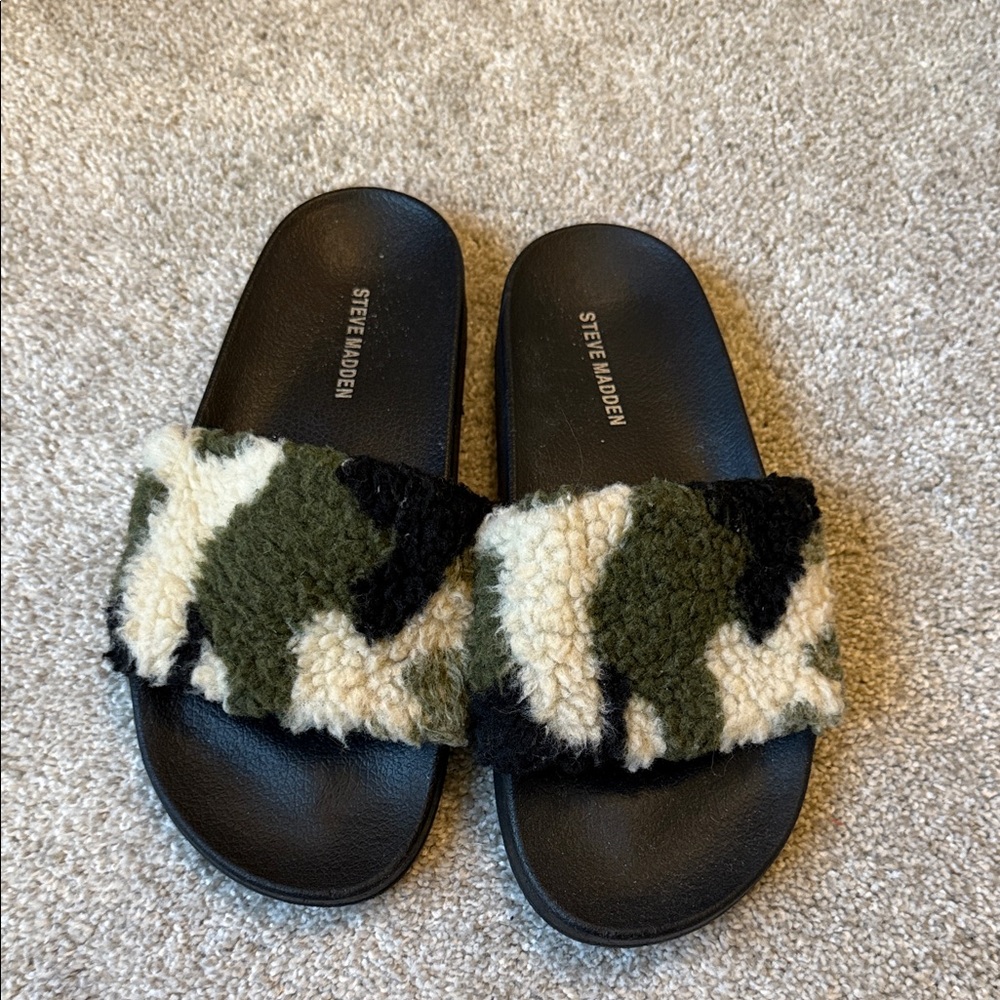 Steve Madden fuzzy camo slides